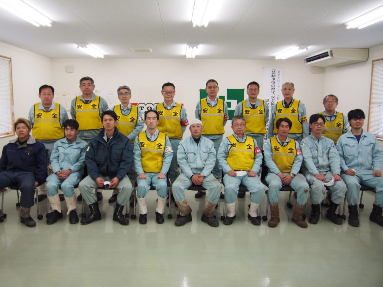 集合写真 ※写真撮影時のみマスクを外しております。